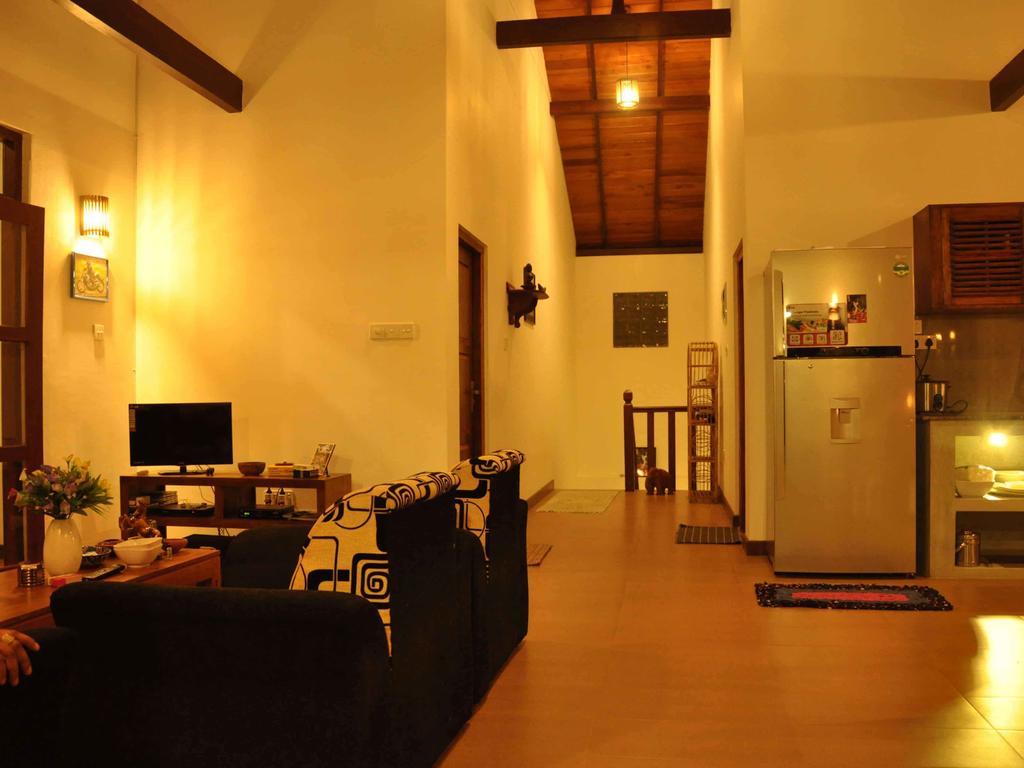 Helis Place Bed and Breakfast Unawatuna Esterno foto