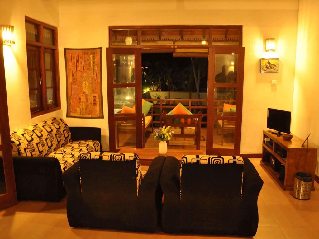 Helis Place Bed and Breakfast Unawatuna Esterno foto