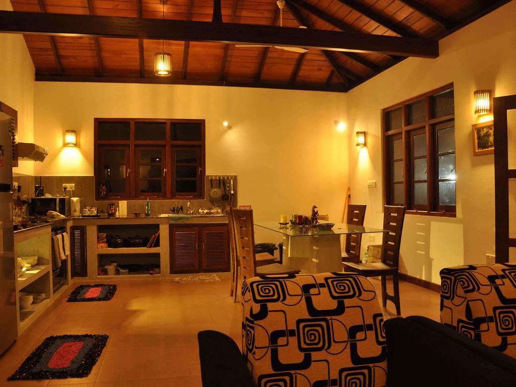 Helis Place Bed and Breakfast Unawatuna Esterno foto