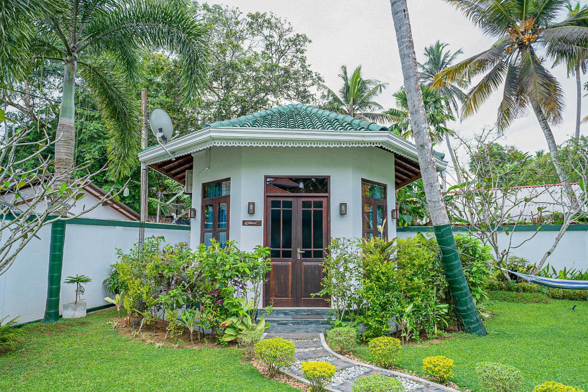 Helis Place Bed and Breakfast Unawatuna Esterno foto