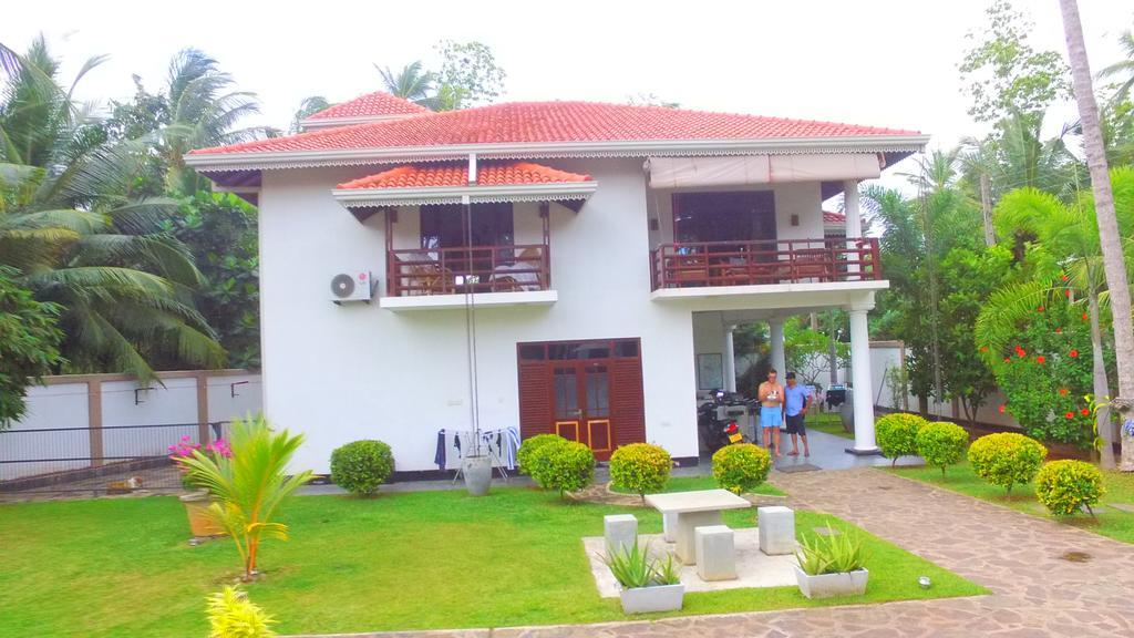 Helis Place Bed and Breakfast Unawatuna Esterno foto