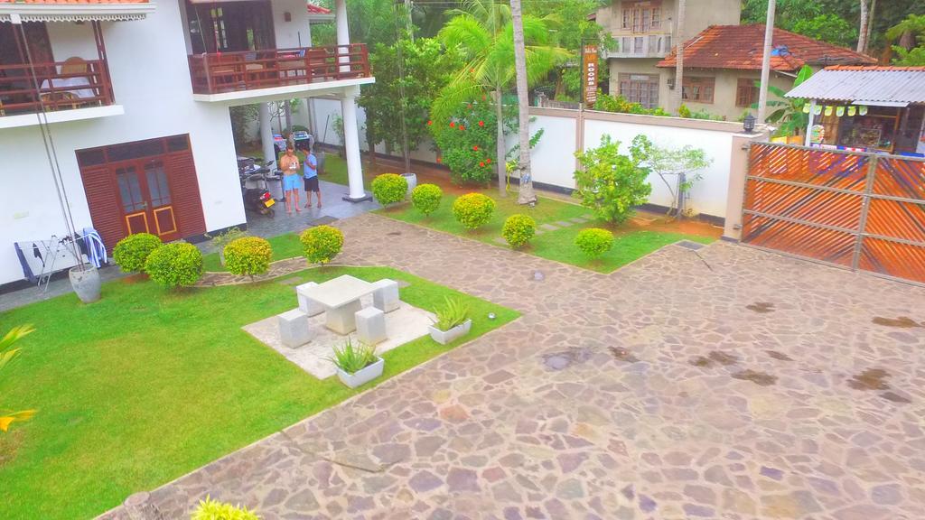 Helis Place Bed and Breakfast Unawatuna Esterno foto