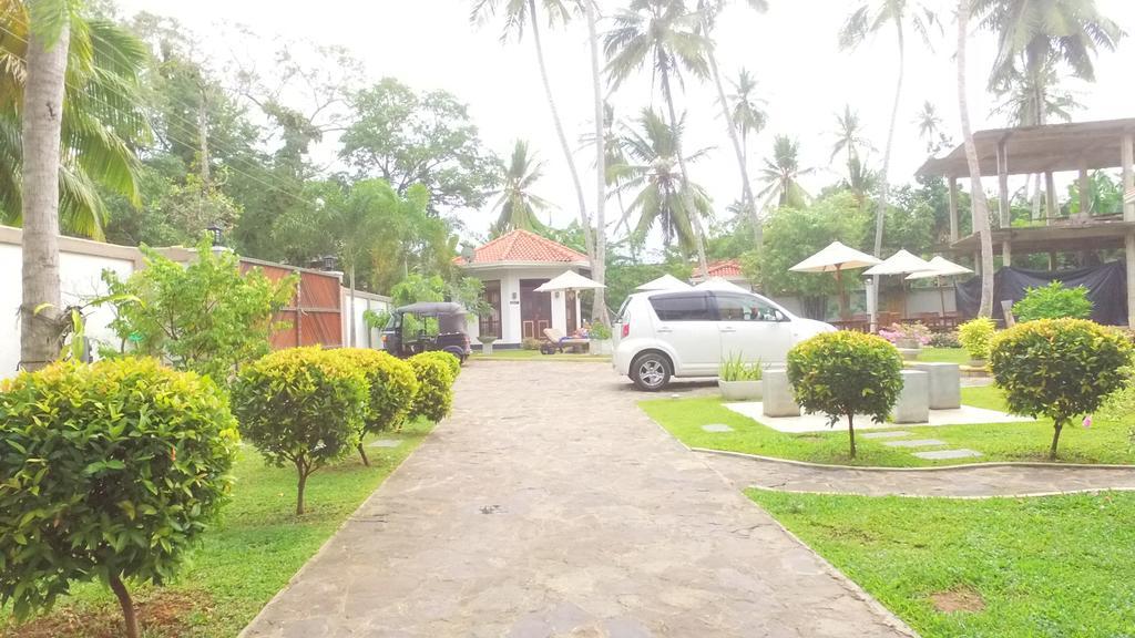 Helis Place Bed and Breakfast Unawatuna Esterno foto